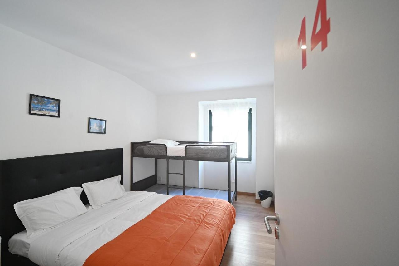 7 Requinte Hostel Лиссабон Экстерьер фото